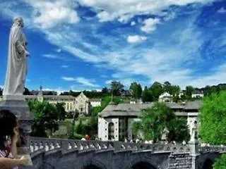 Notre Dame Auxiliatrice Hotel Lourdes